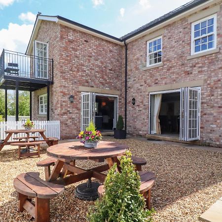 Moor End Manor Villa Poulton-le-Fylde ภายนอก รูปภาพ